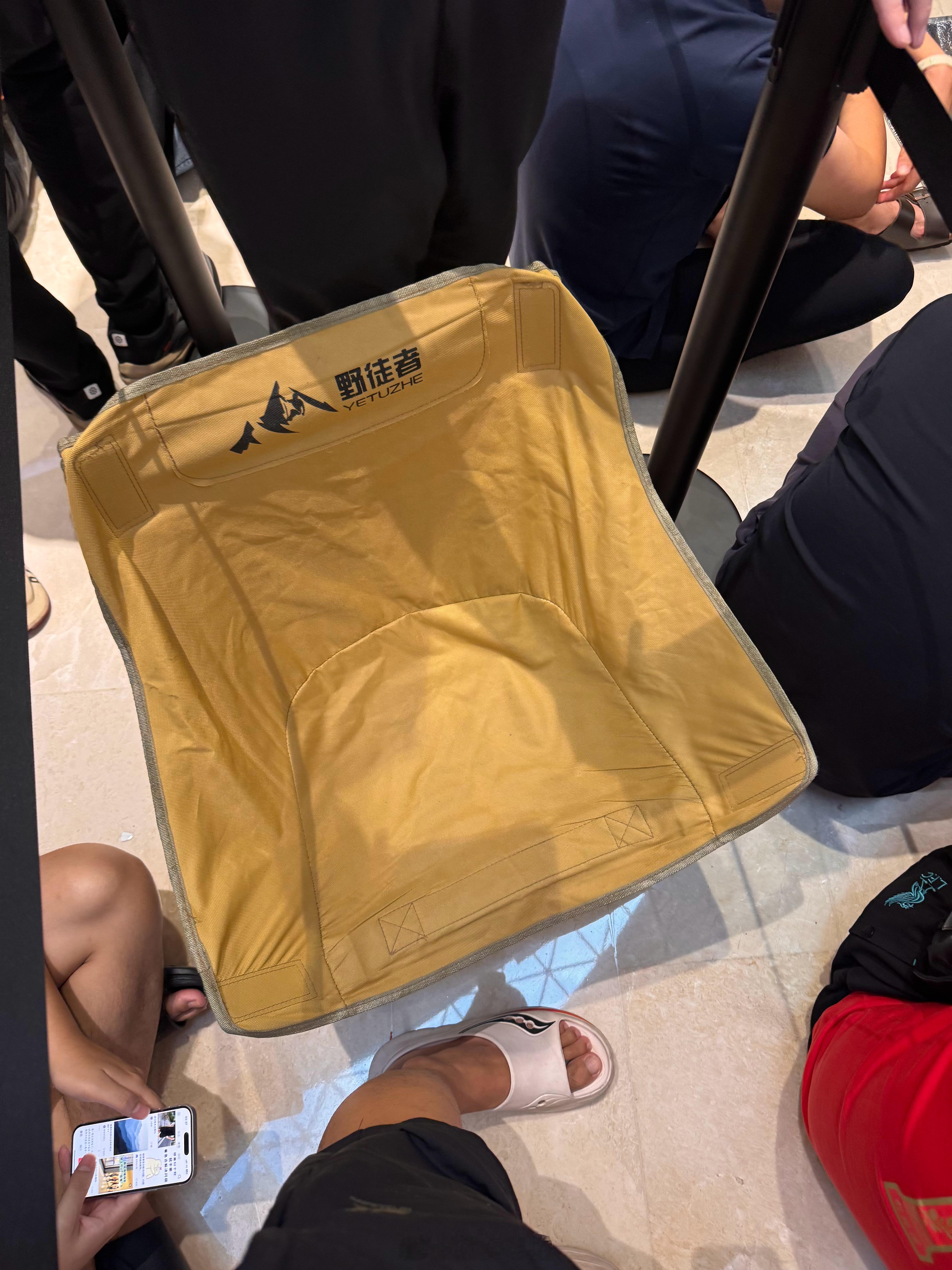 以后 Apple Store 开业排队必备[笑cry]  ​​​