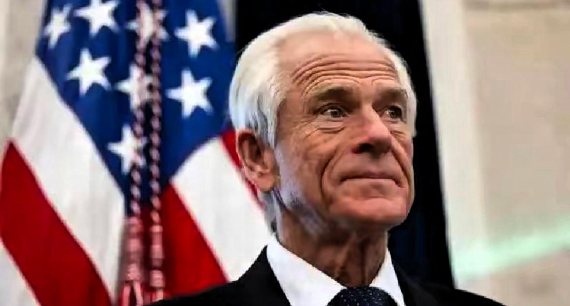 美国从世界级领袖的神坛跌落，沦为一个流氓国家，罪魁祸首便是纳瓦罗。他秉持极端的反