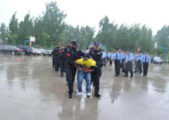 [微风]“杀我的时候小点声，别吓到我的孕妻”丈夫哀求下，4名歹徒还是对妻子下了手
