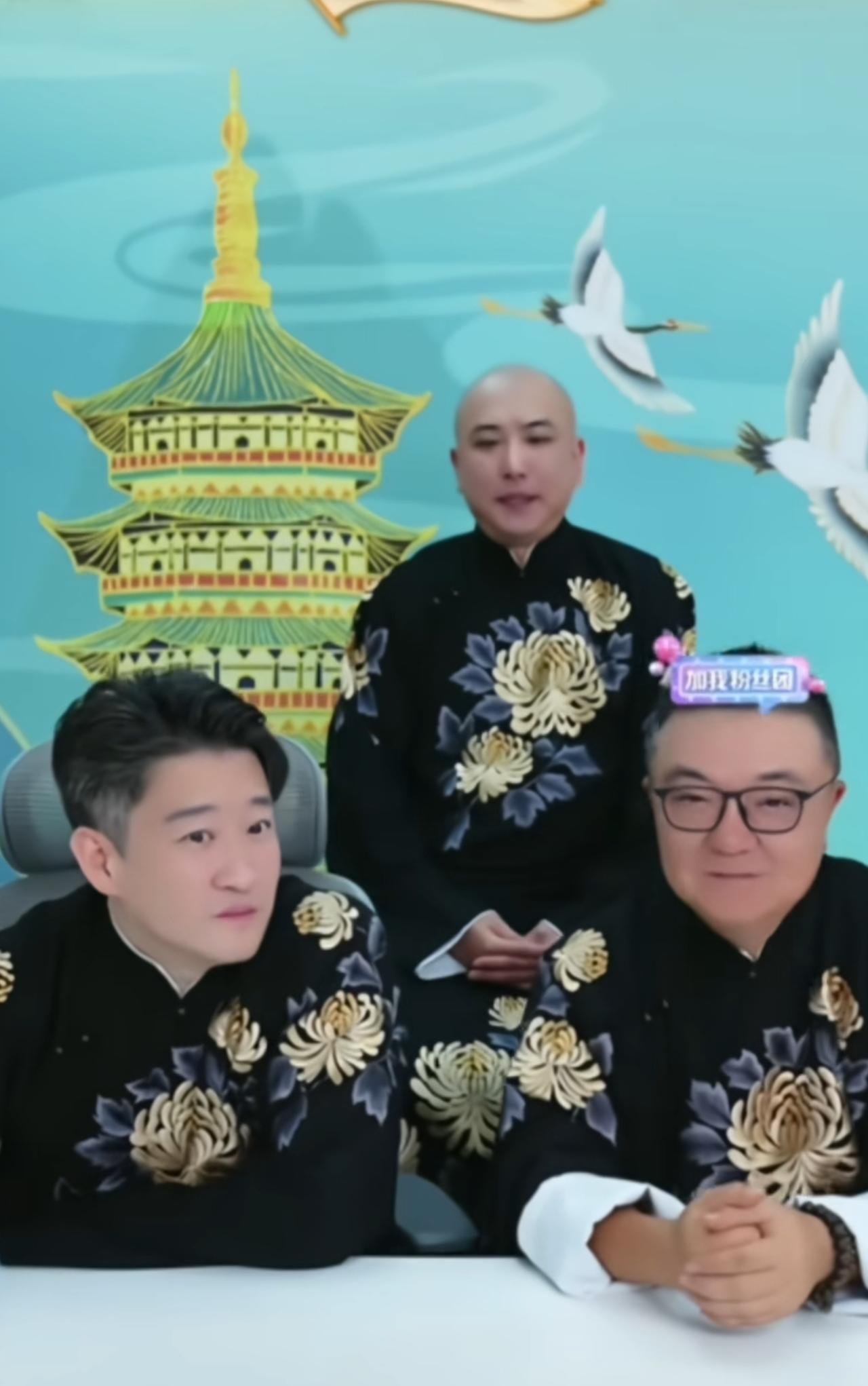 曹云金跟董路在直播间，深入探讨了黑粉以及如何反击的问题。两人聊了很多回击黑粉的话