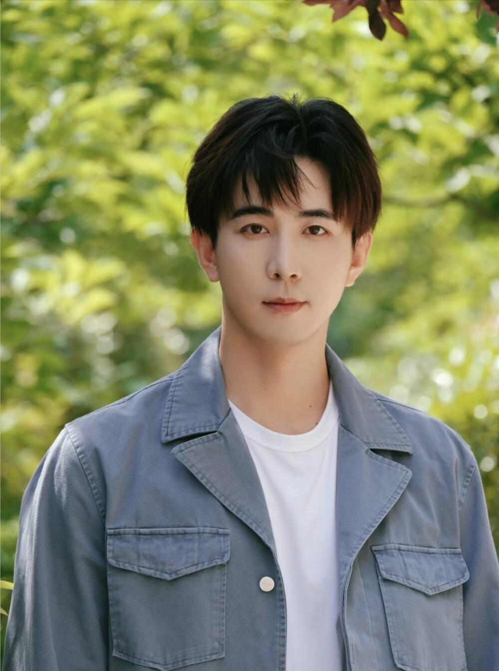 浙江卫视跨年晚会上，李川含泪求婚锤娜丽莎，锤娜丽莎吐槽李川唱歌太难听了 ：干嘛要