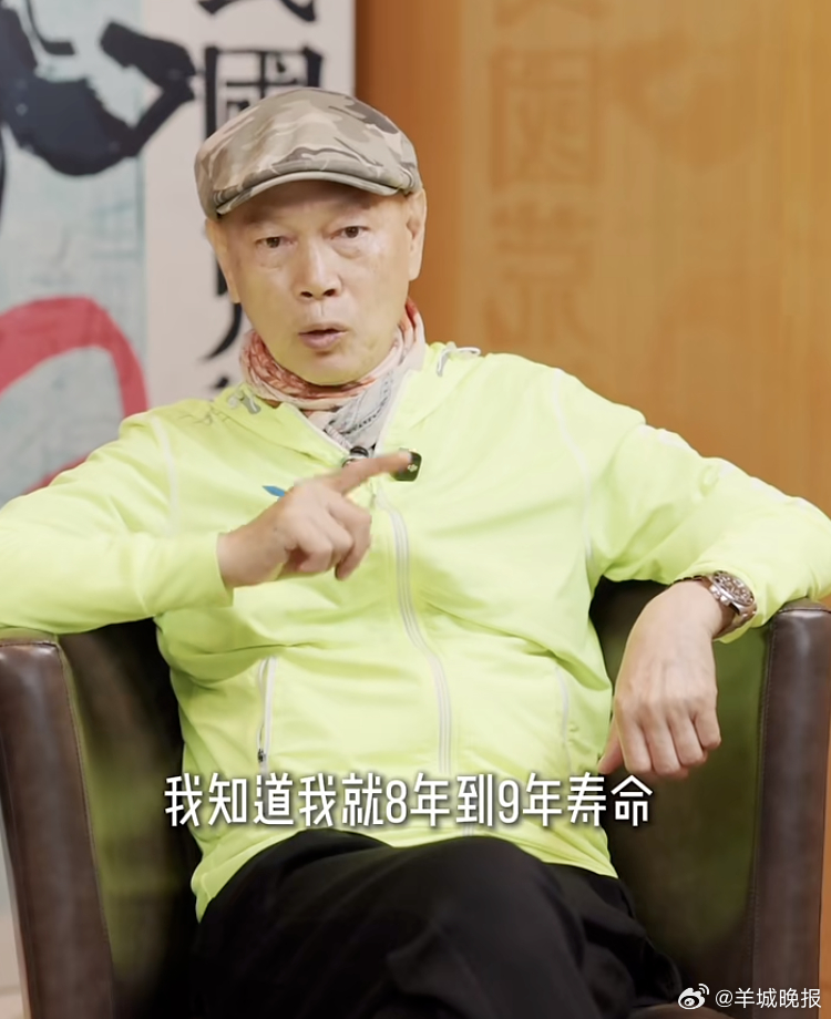 【#罗家英自曝第4次患癌仅剩9年寿命#】近日，艺人在接受采访时表示，他第4次患癌