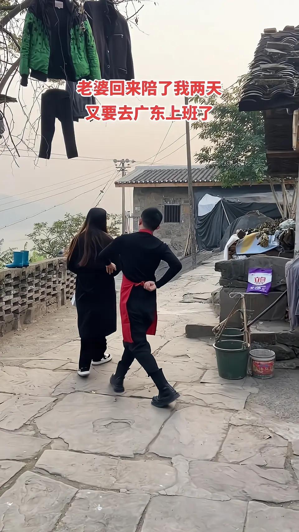 这样惜别，这样的不舍，这么深情，难舍难分，天天在上演，时时在重复
唯有“不及汪伦