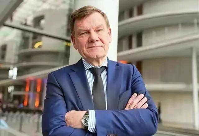 德国外长在柏林抛出欧盟改革六点计划，核心是废除安全事务的一票否决权。他警告一致表