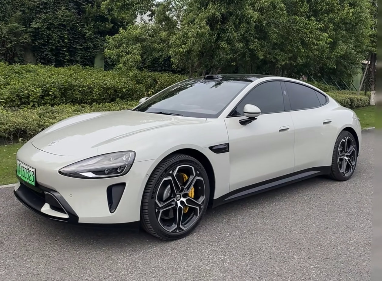 就北京来讲的话，小米汽车已经满街跑了，我在我们村里还见过小米汽车呢，这才几年啊，