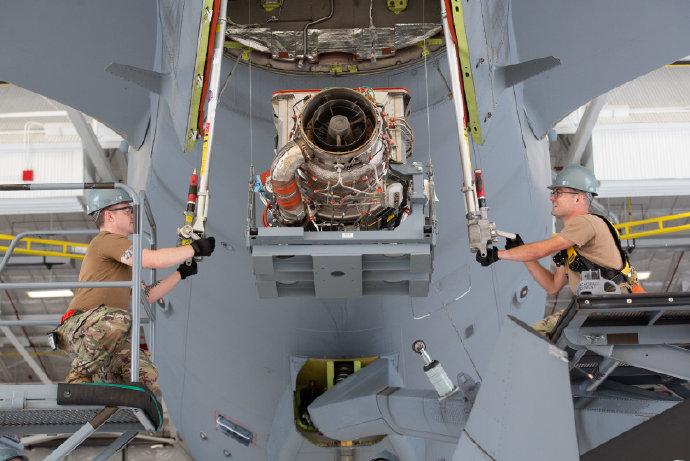 美国空军暂停75架KC-46加油机采购合同签署，直到波音公司修复缺陷

飞行总动