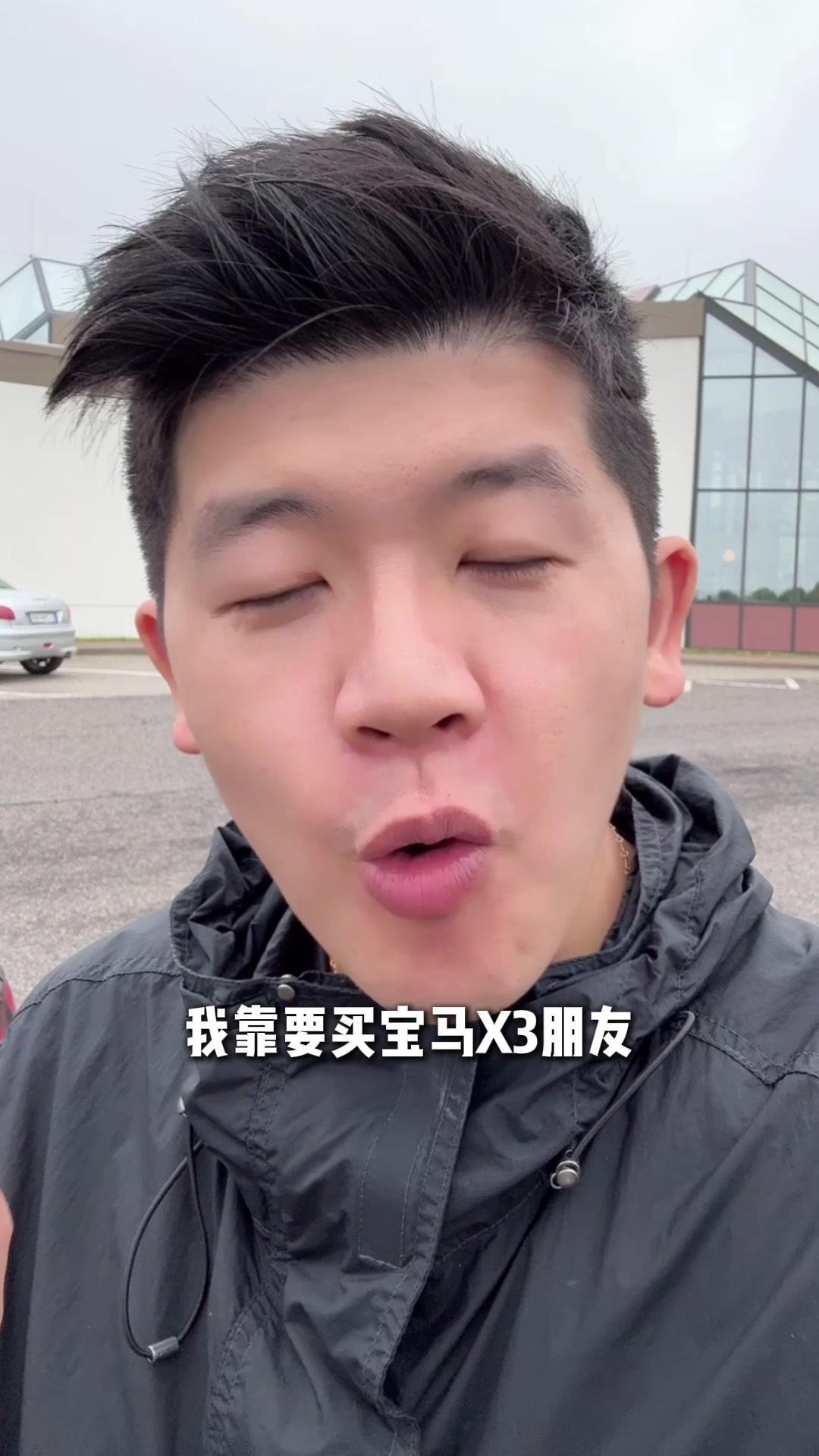 🚗新款宝马X3发布，外观前脸争议大。

📌新款尺寸比国内现款长宽都大，长47