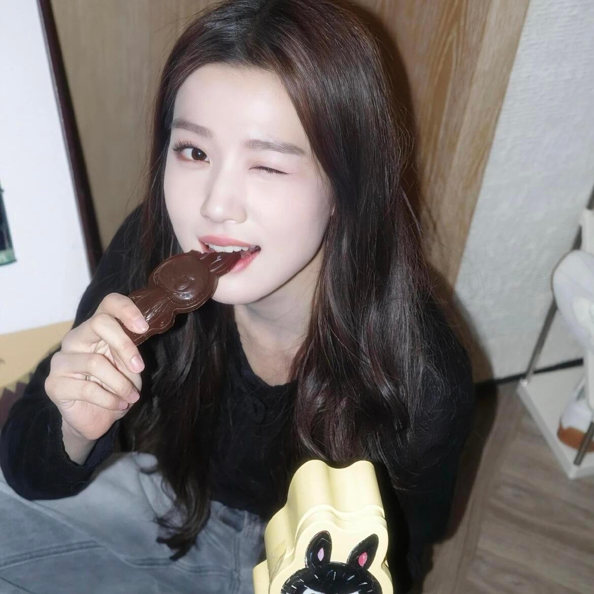 𝑾𝒆𝑪𝒉𝒂𝒕头像｜卢昱晓 