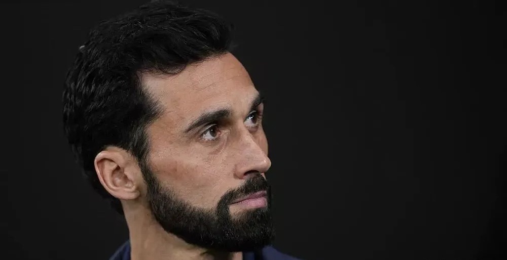 根据西班牙记者Edu Aguirre的报道，皇马主帅阿韦洛亚在上任后虽然面临着成