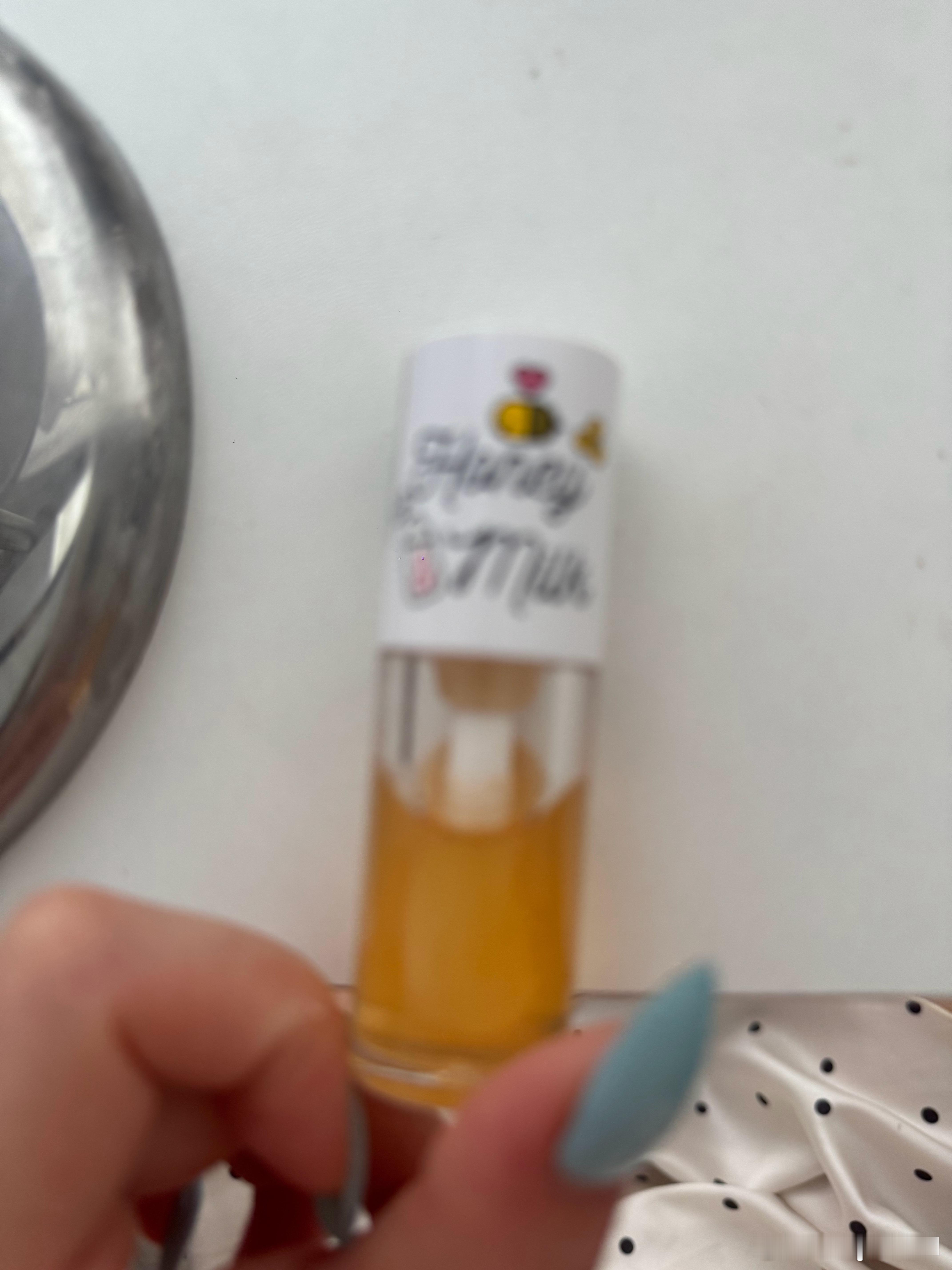 这个唇釉真的很好用 能带下来很多死皮p2 我小号橱窗挂了