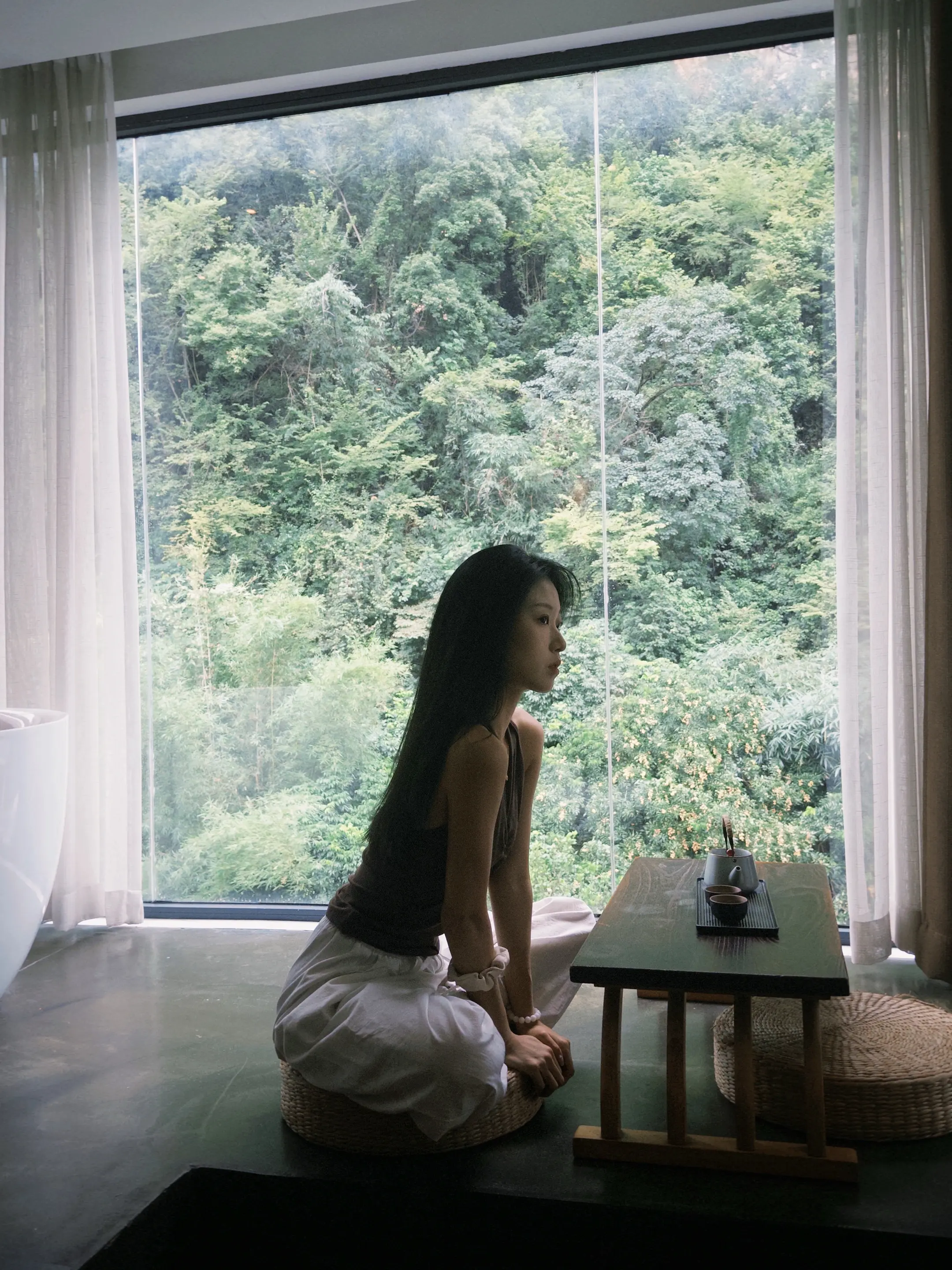 那些以为走不出的雨季，后来都成了滋养生命的河流。