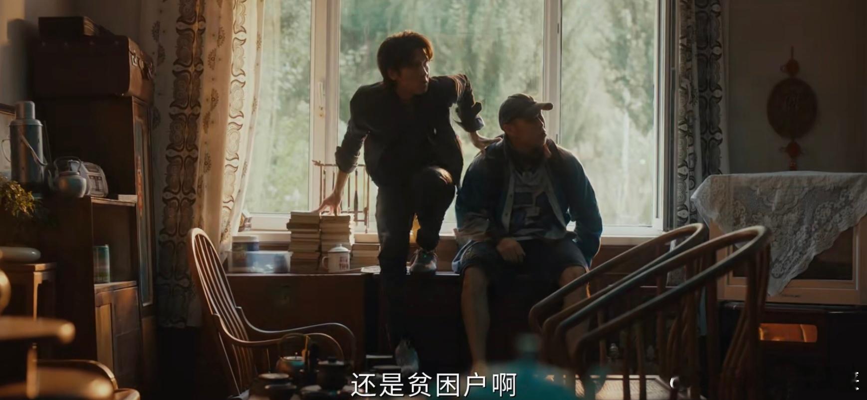 烧饼还是吃了没文化的亏谁能想到抢劫还能闹出这种乌龙🤦♂️烧饼饰演的角色脑回路清