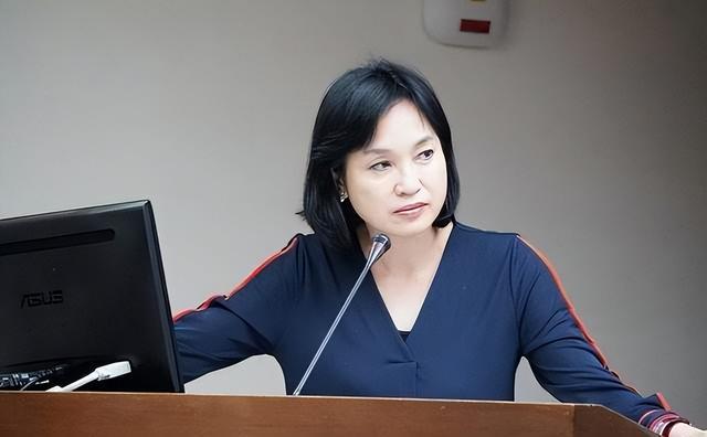 中国国民党内一个蓝皮绿骨的党员柯志恩，在我们中国大陆怒批日本首相高市早苗涉台错误