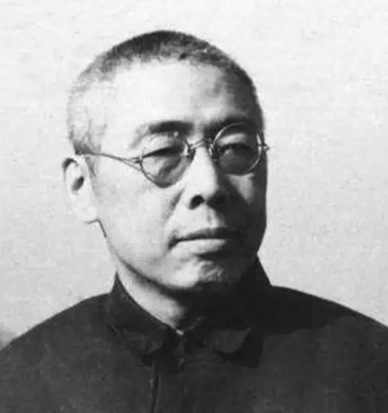 1968年，被永久开除党籍的国歌词作者田汉，在狱中结束了70载的生命，过了7年，