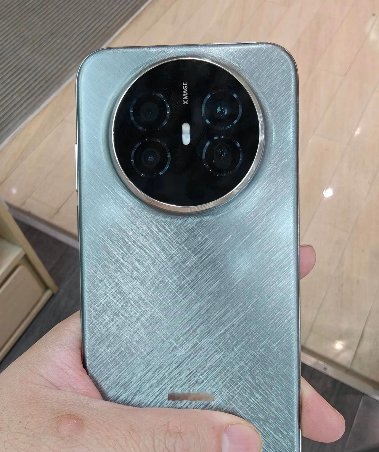 华为Mate 70 Air上手体验，说下真实感受① 侧面看着挺薄、正面有点宽，我