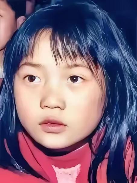 湖南退休老校长夜夜察觉小保姆房内异状，推门一看瞬间泪崩
 
湖南宁乡，1993年