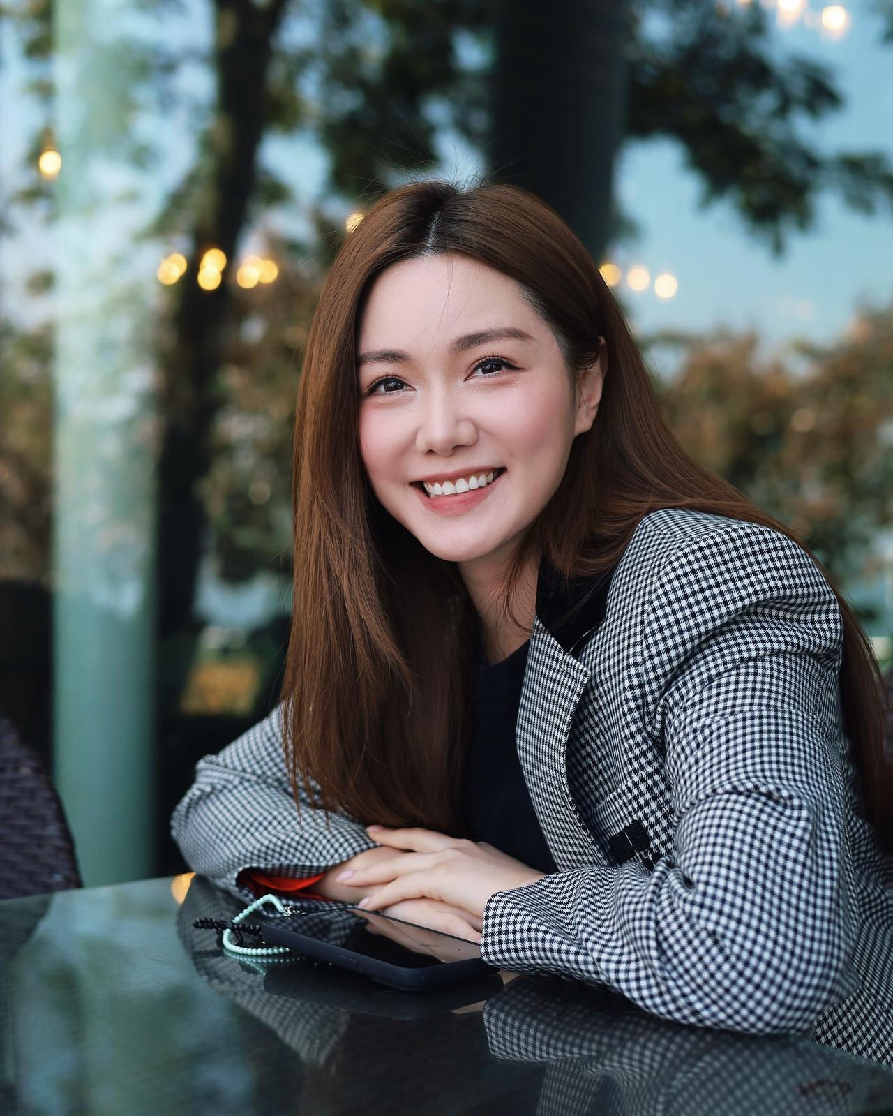 她应该是香港TVB目前最漂亮的女演员，难怪马国明会看上她，但可惜一直都没有爆红，