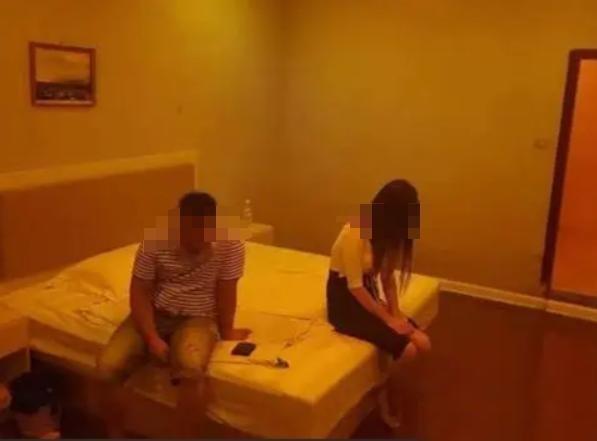 黑龙江，一男子“累了”，就进入了一家按摩店，点了个女技师想要找点刺激。结果这苟且