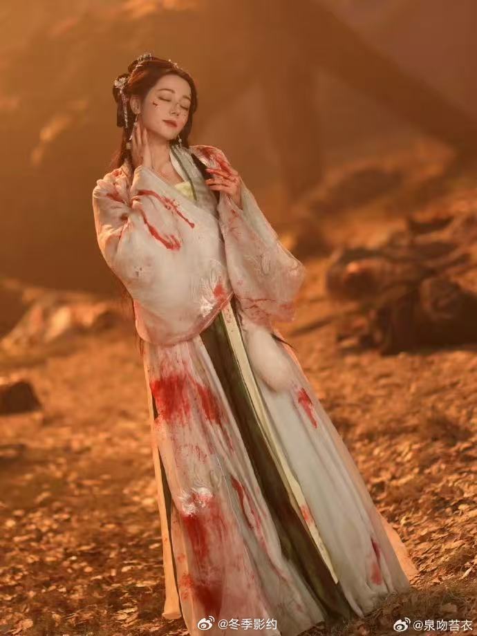 迪丽热巴有仇当场就报了 贺思慕这段残血反杀真的看得很爽，被人趁虚而入的时候有多憋