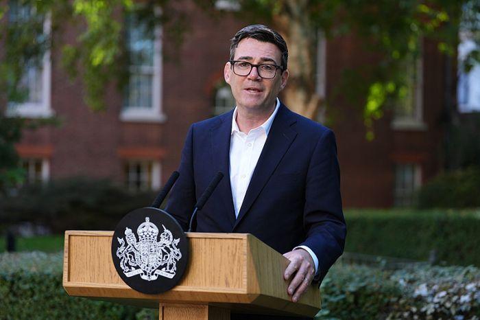 “援兵终于到了！可沙特一看却傻眼了！”沙特喊了这么久，英国终于伸手了，结果递过来