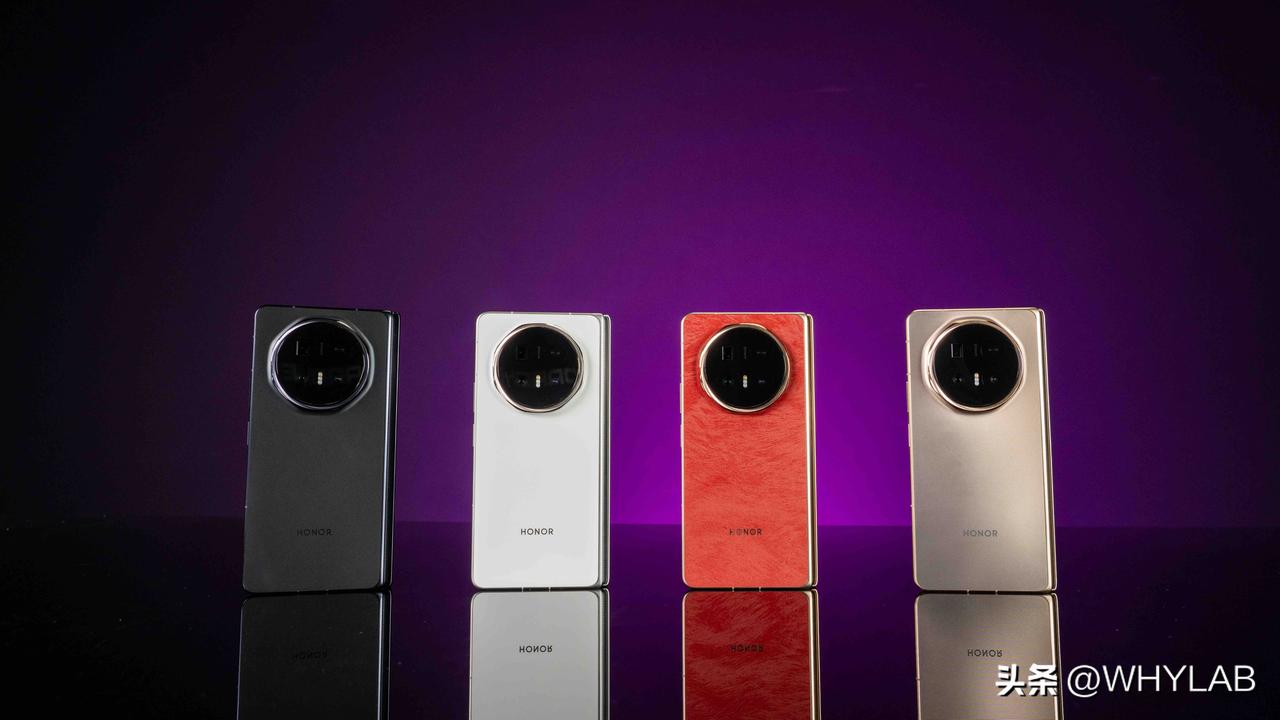 荣耀 Magic V6 这次共有四款颜色：赤兔红、旭日金、雪域白、绒黑色 4 款