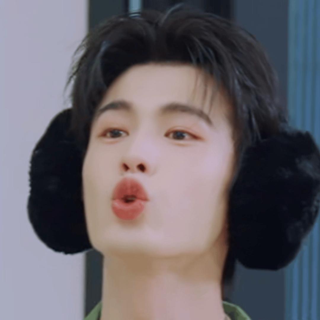 张凌赫张凌赫开始推理吧 张凌赫萌萌哒么么哒嘟嘟嘴肚肚逼人