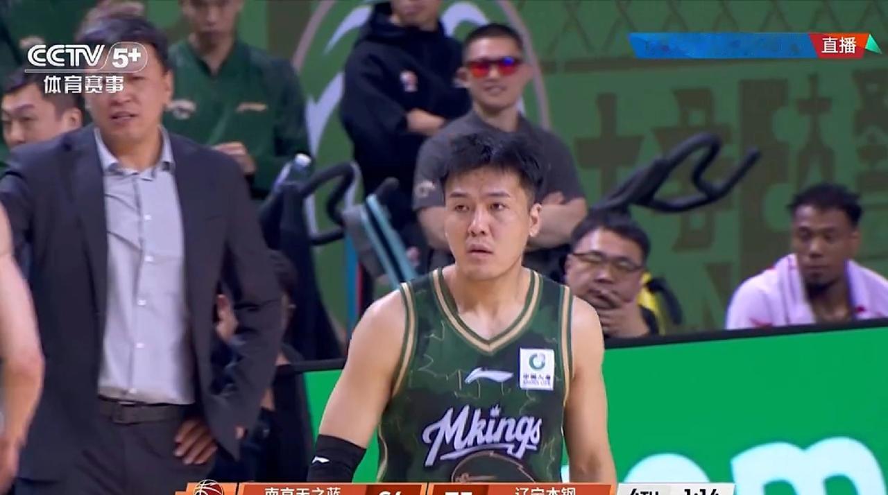 1月6号晚，辽宁队和南京男篮的比赛太有看头了！虽说这是场卡位大战，赛前两队就差一