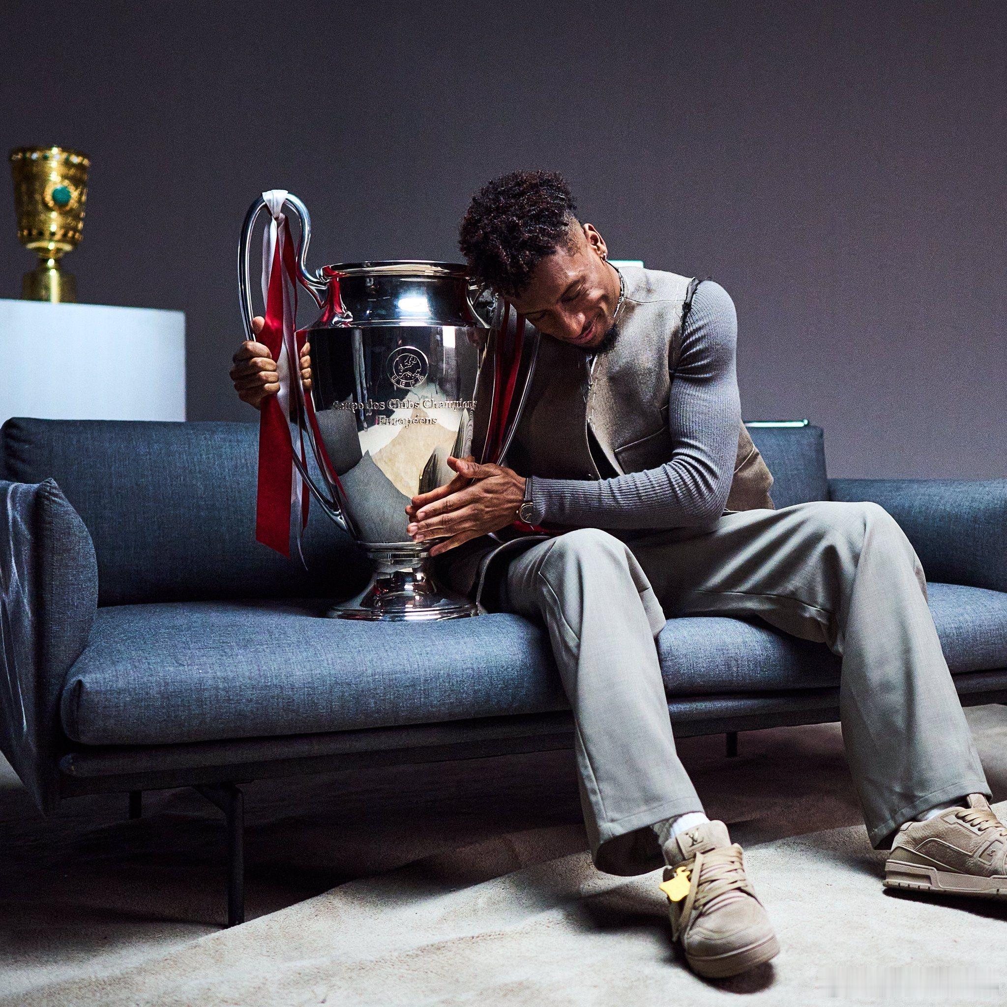 🚨🚨🚨拜仁🆚聖保利比賽開始前，金斯利·科曼將在安聯球場接受正式告別儀式♥