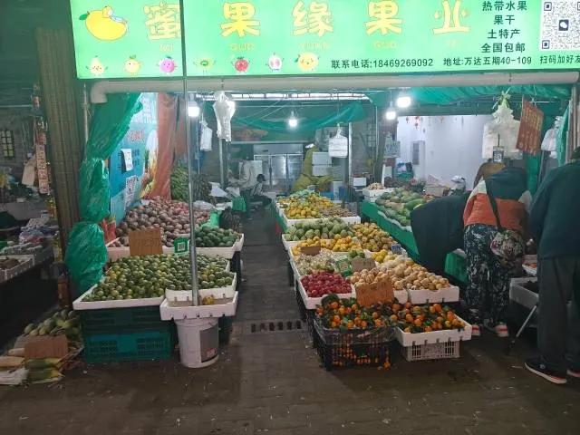 天擦黑了，公主岭大侄子滨子来电话，说姑父你老在家憋着嘎哈，你来东北街溜达溜达，我