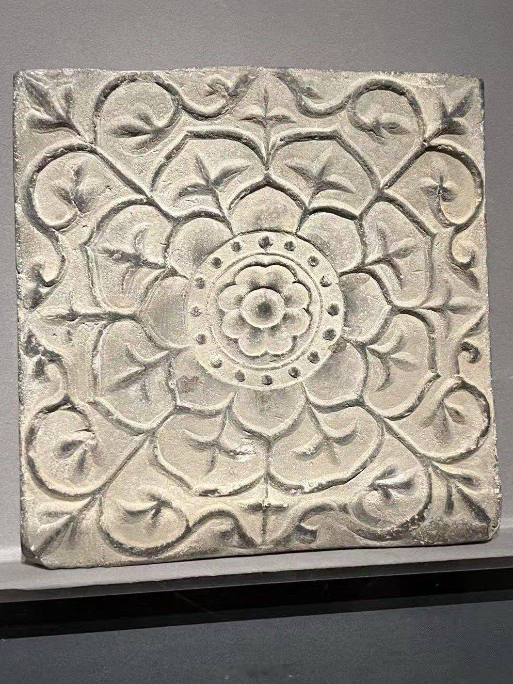中国美术馆正在展览的敦煌画像砖组漂亮的敦煌花砖文物历史知识遇见艺术 ​​​