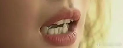 终于知道上帝给刘亦菲关上哪扇窗了她被关上的窗户应该是她的牙齿吧，从小到大牙齿一直