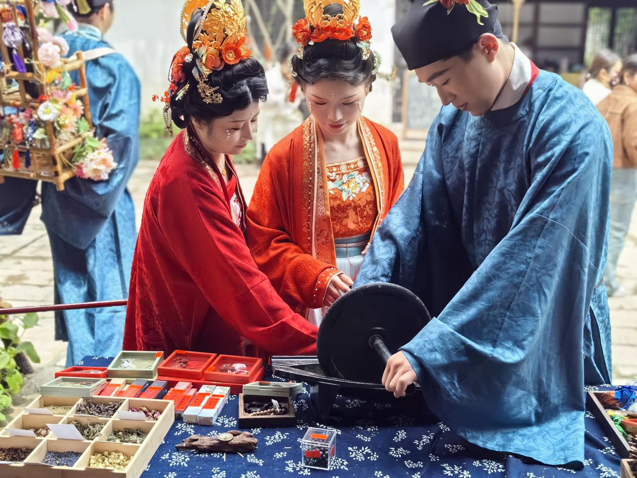 南湖区梅花洲，
爱莲香，佰里扶光，潘家中医和香的传承与呈现中医香养 非遗植物合香