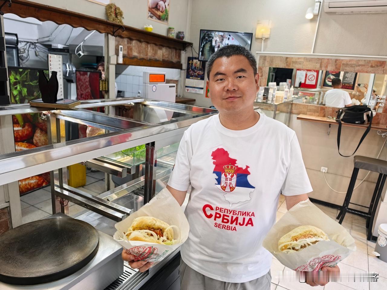 傍晚，在贝尔格莱德，路过一家烤肉店，​原本只想吃两片肉。但是，没有表达清楚，老板