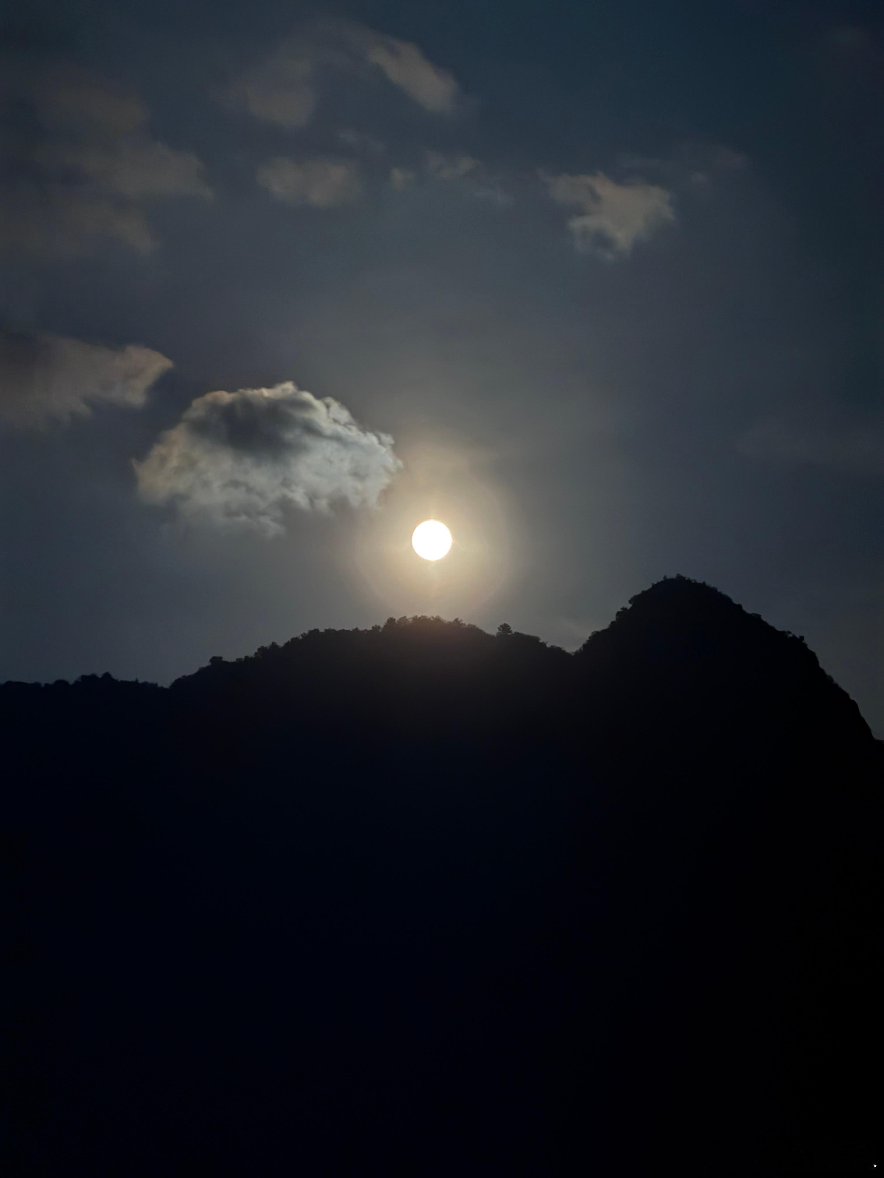 生活手记 小山村夜晚的月亮！🌙🌙 北京