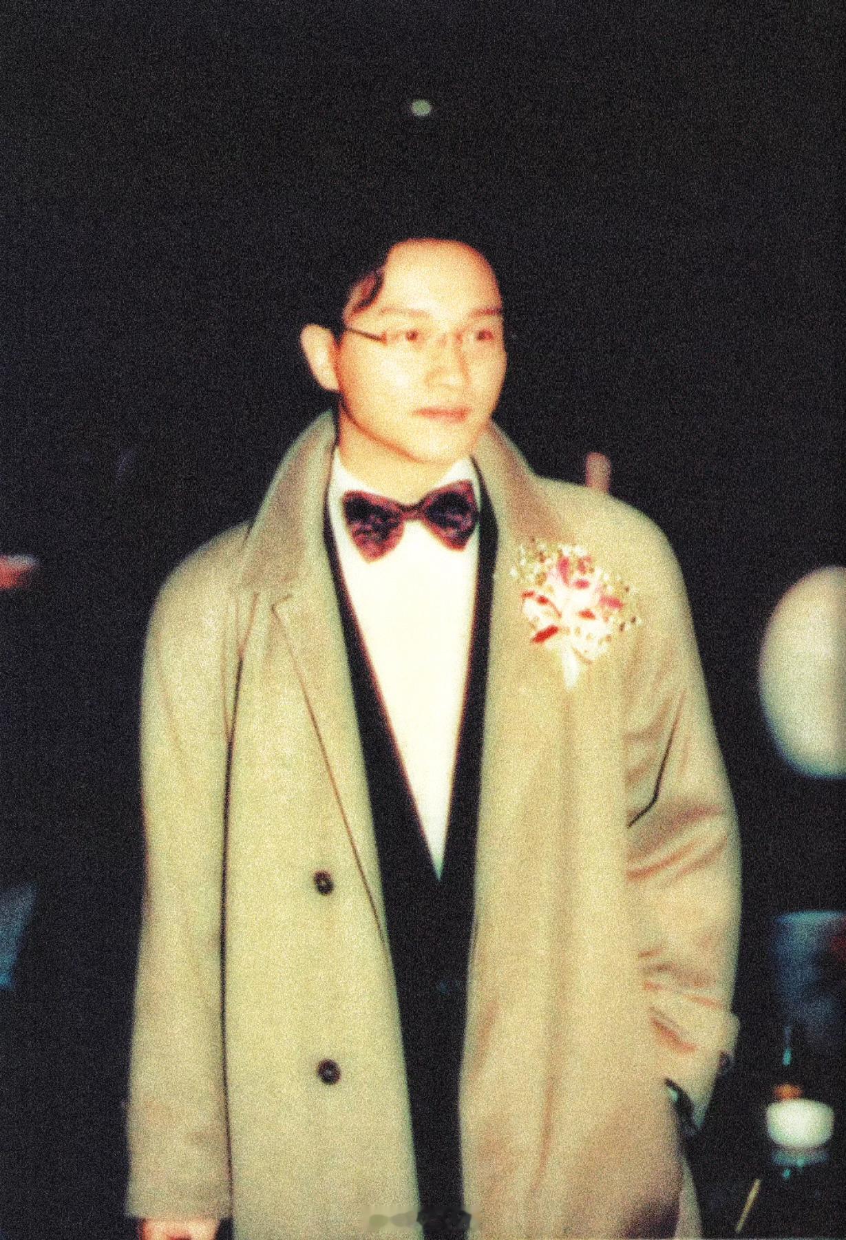 张国荣[超话]搭乘花絮去幕后 好像儒雅有型的英伦风绅士大侦探[酷][haha]?