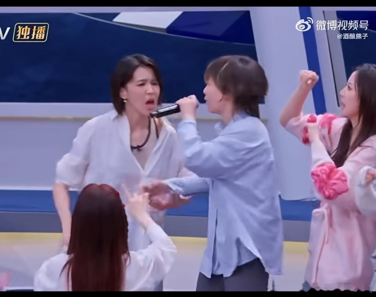 帮唱小考最幸福的人找到了——不是帮唱的师姐，是被帮的妹妹！师姐帮唱小考最幸福的人