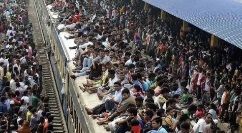 印度极有可能成为一颗”毁灭“世界的定时炸弹，要知道，印度人口看似15亿，但明眼人