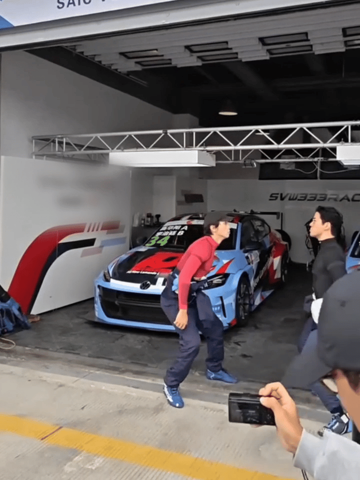 李治廷许魏洲打起来了 不是真打架，胜似真打架！两人在片场即兴上演“小学生式掐架”