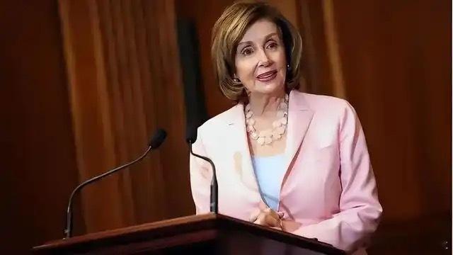 希拉里预言翻车现场：中国不仅没穷，还成了全球最大“人才磁铁”！2012年，美国前