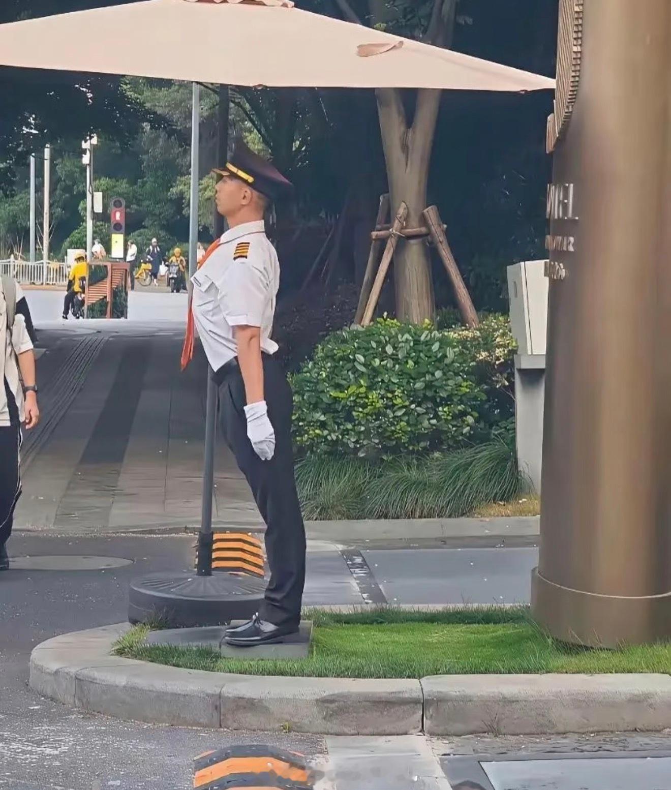 当我对领导不满时却又很听话： 