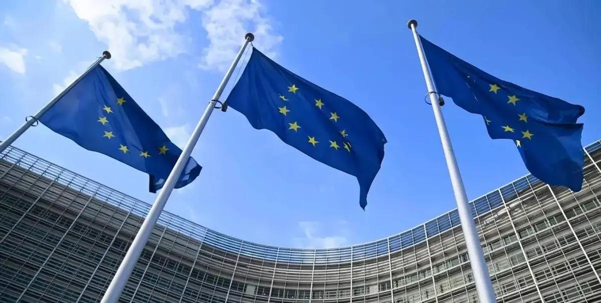 2021年，布鲁塞尔说要在2035年“新车零排放”，口气很硬，好像谁不同意就是不