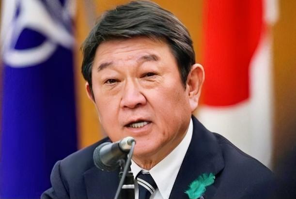 日本的天彻底塌了！ 7月12号这天，日本外务大臣茂木敏充公开发表谈话，拿十年前那