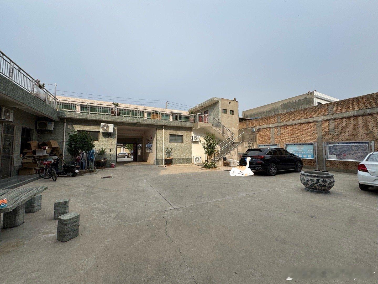 回老家乡下了，开着家里的本田冠道翻山越岭，走了一下童年时期玩耍过的小溪。这条小溪