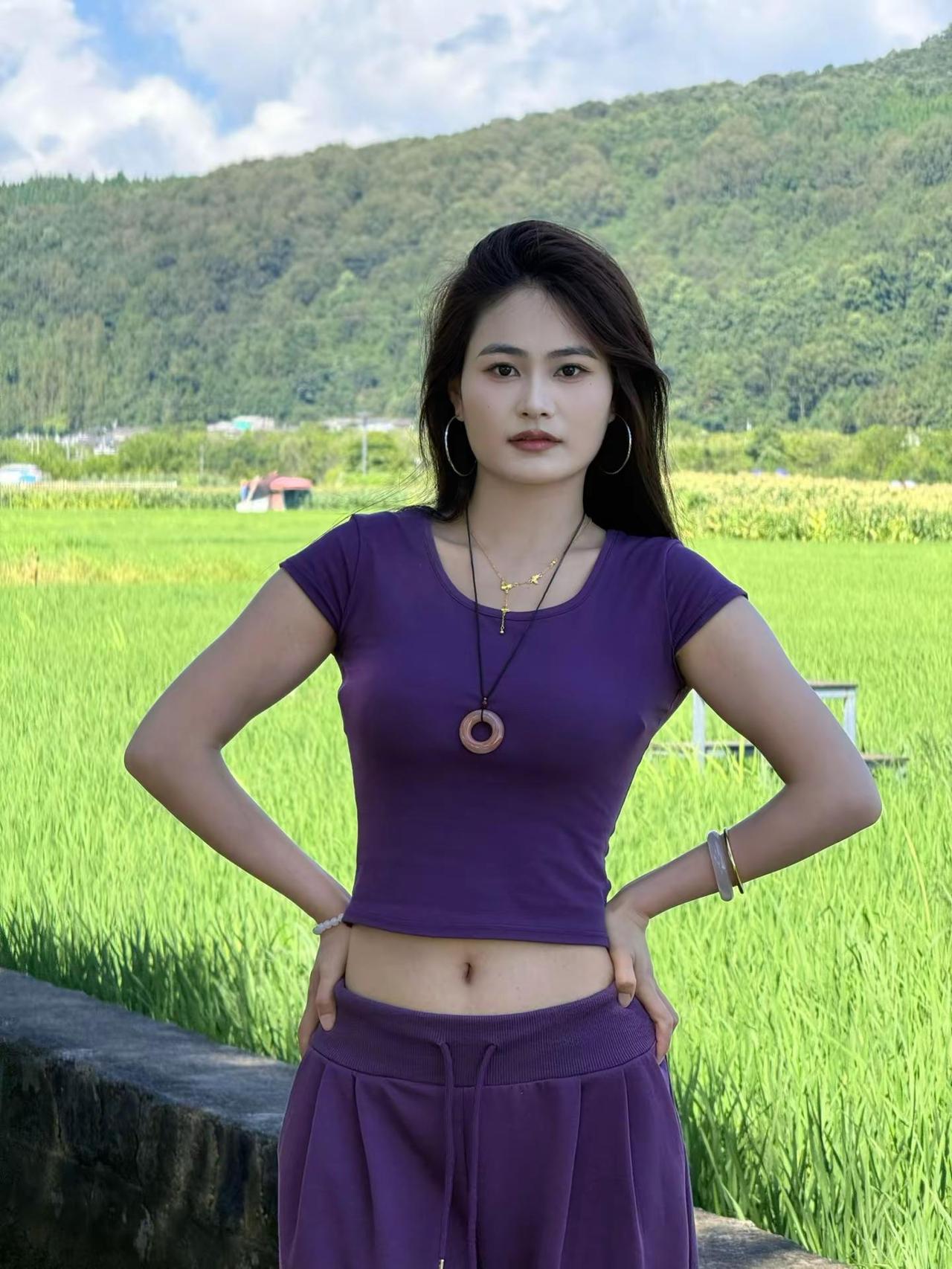 迎着光做最自由的自己 自然系ootd 紫色系户外穿搭 治愈系田园风 稻田
