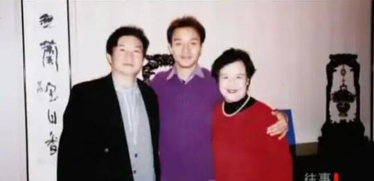 感念恩师，曾两度邀请他们去香港游玩