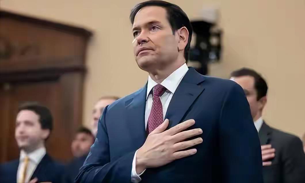 被我们制裁的美国国务卿鲁比奥。求中国放他一马。他要陪特朗普来访华。
这是在25号