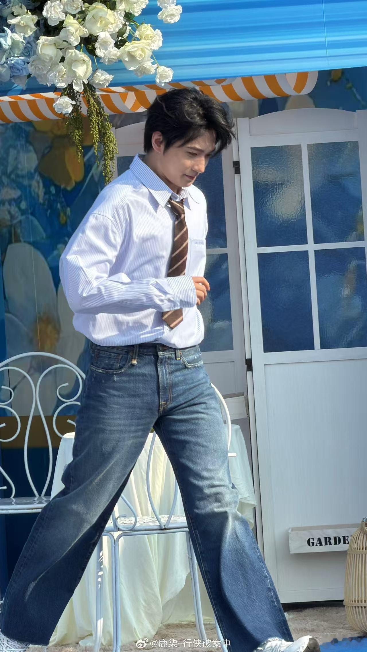 杨洋不让江山开机 盼了这么久终于开机，杨洋自带的古装氛围感拉满，相信他会赋予李叱