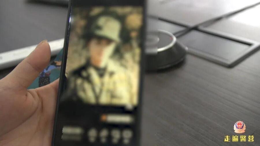 女退役军人的“反杀局”超飒！今年11月，山东烟台的退役军人王女士，在社交平台被自