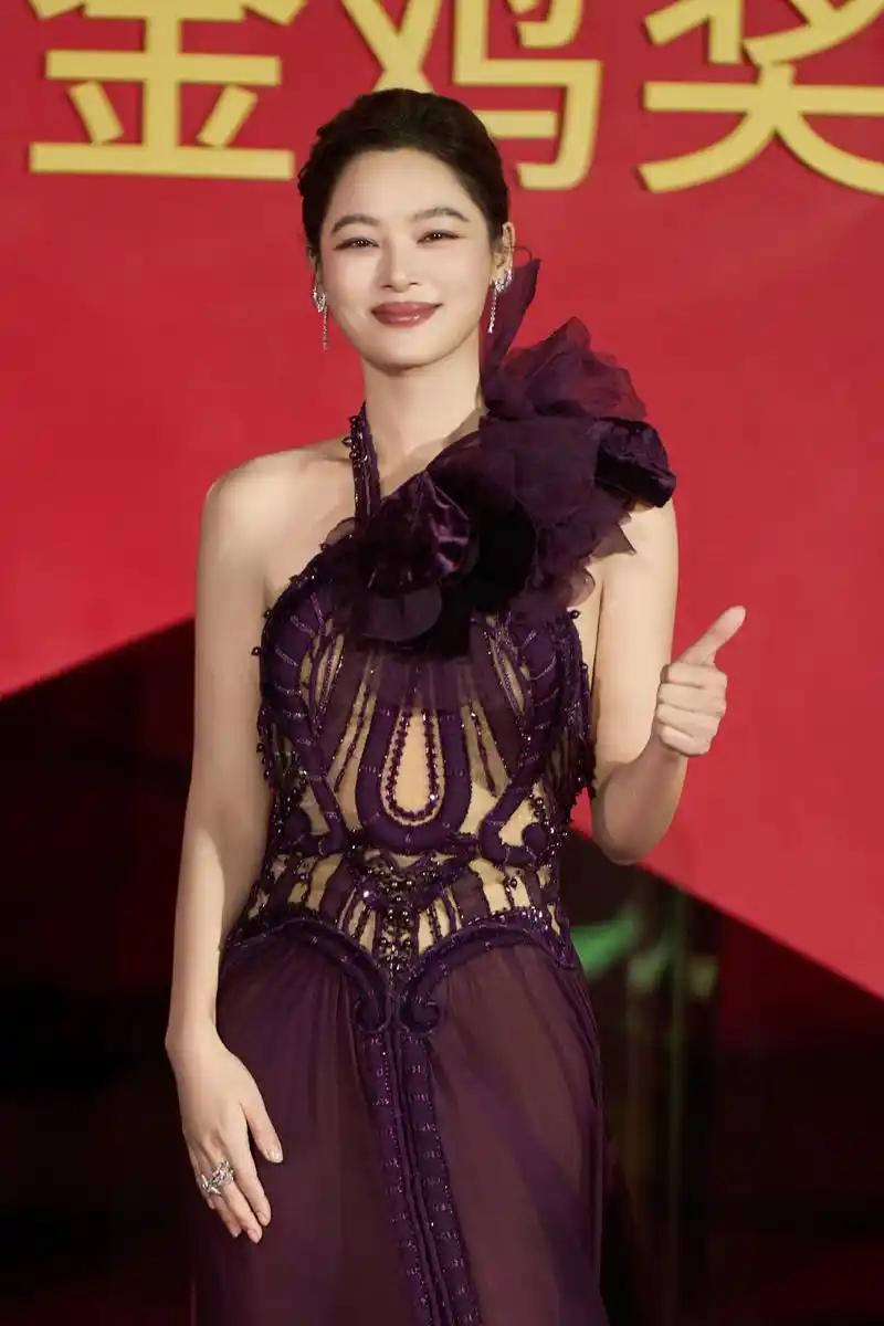 5月13日第79届戛纳电影节期间，官方正式确认辛芷蕾将领衔主演好莱坞传记片《日落