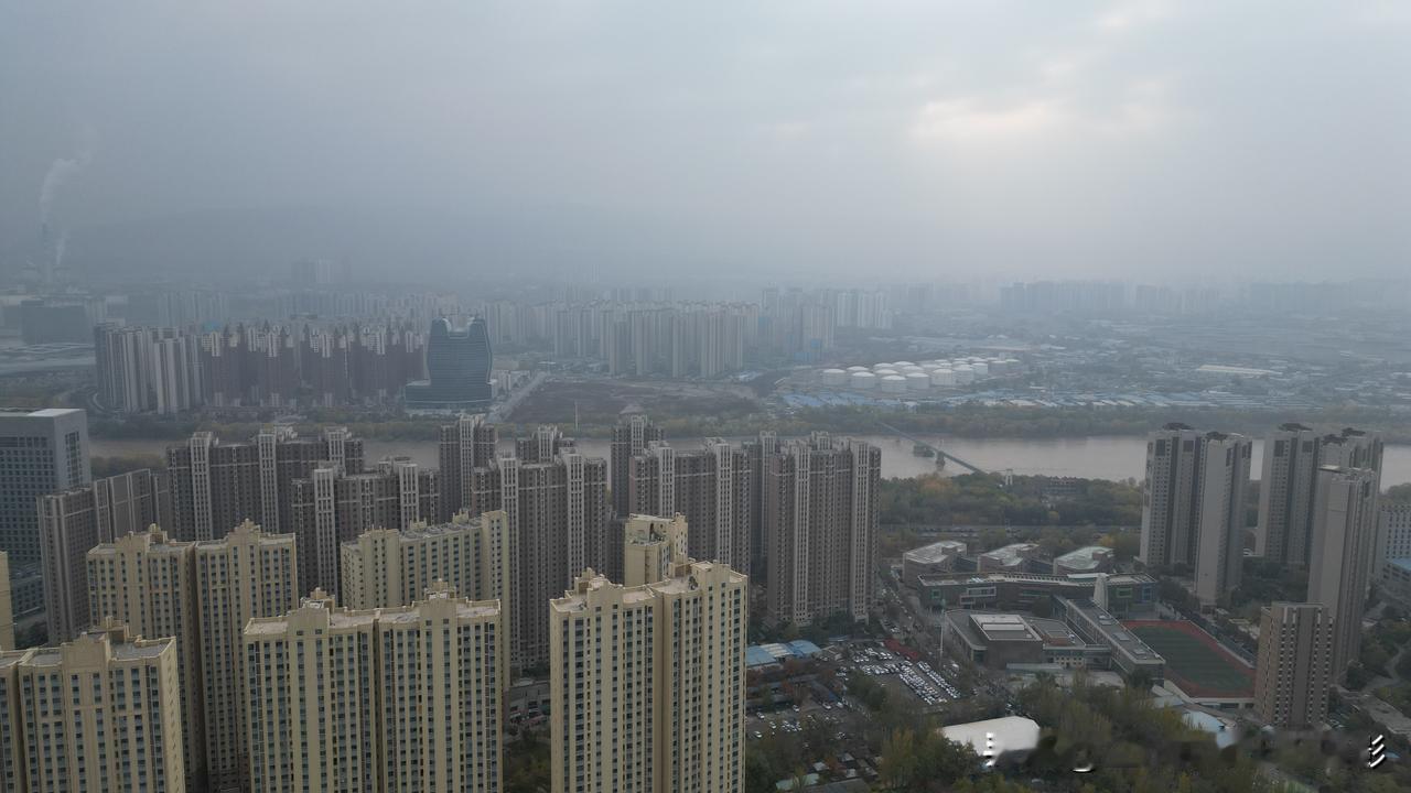 黄河，故乡泥土里流淌的家国情怀
原创:真情永远

在华夏大地的版图上，黄河如一条